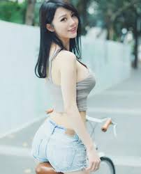 xnxx Iclik – Sensasi TikToker Panas dengan 10 Ribu Pengikut